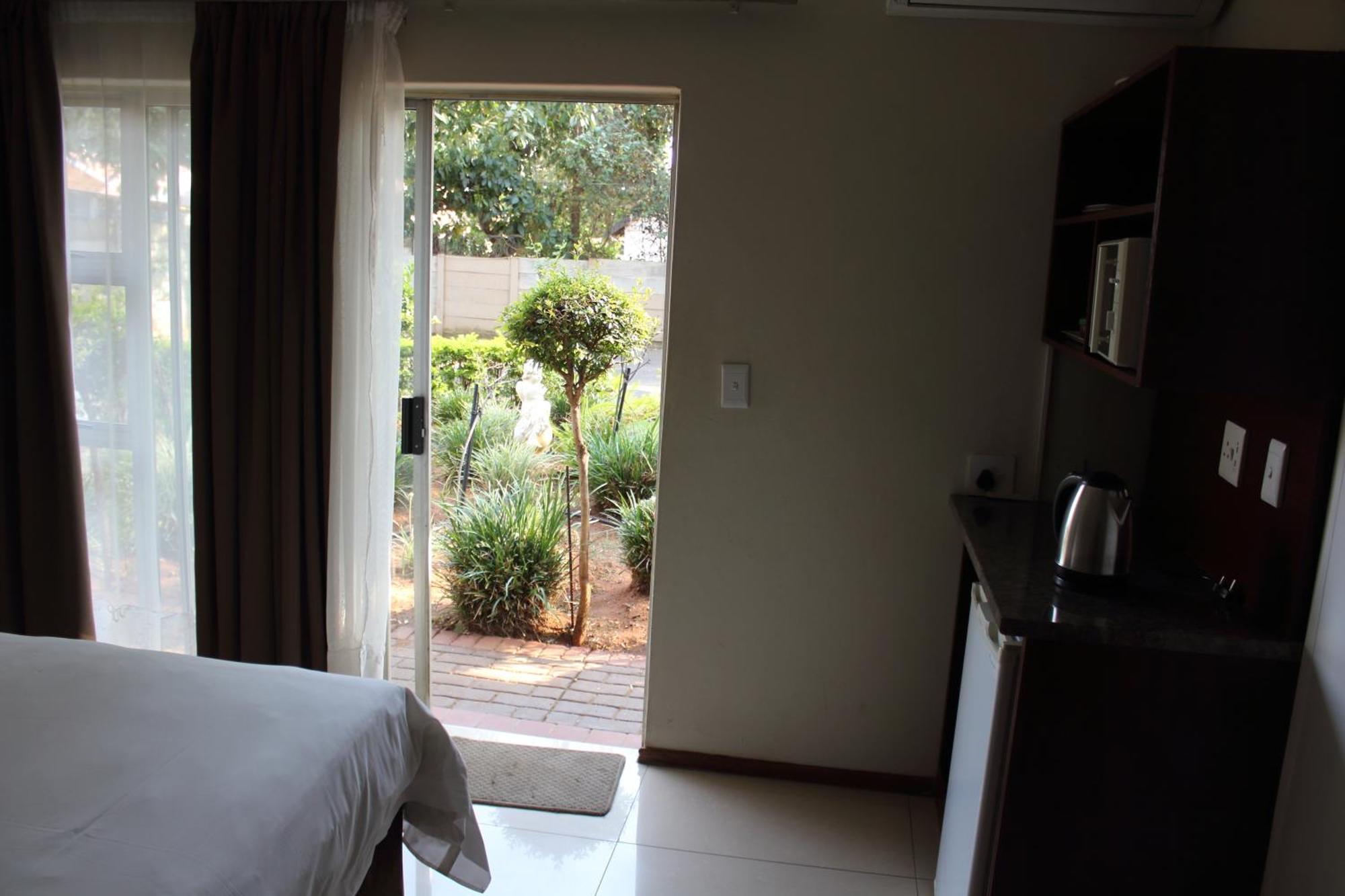 Purple Olive Guest House Претория Экстерьер фото